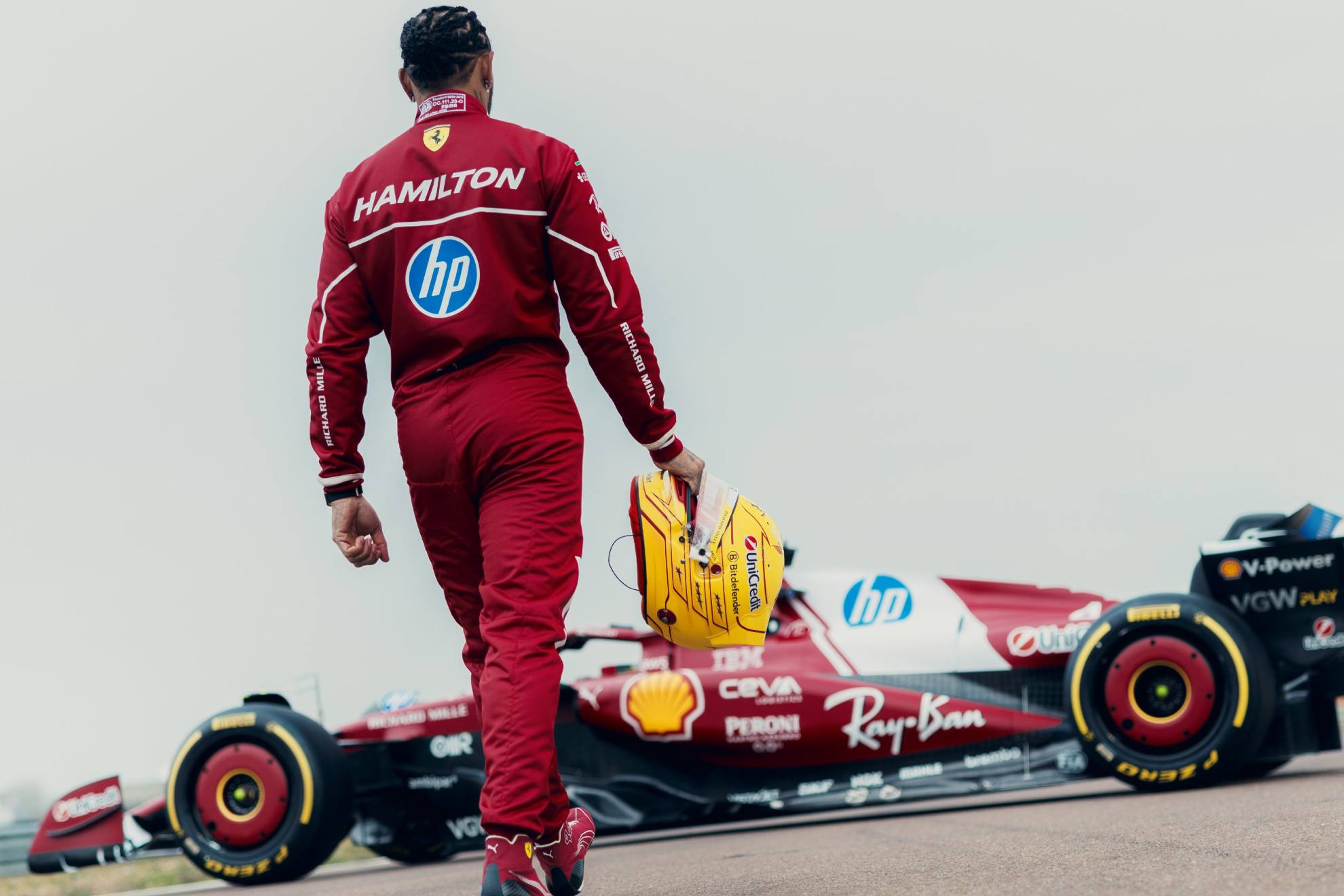 Hamilton, con el Ferrari SF-25 que se presentó el miércoles en Fioran.