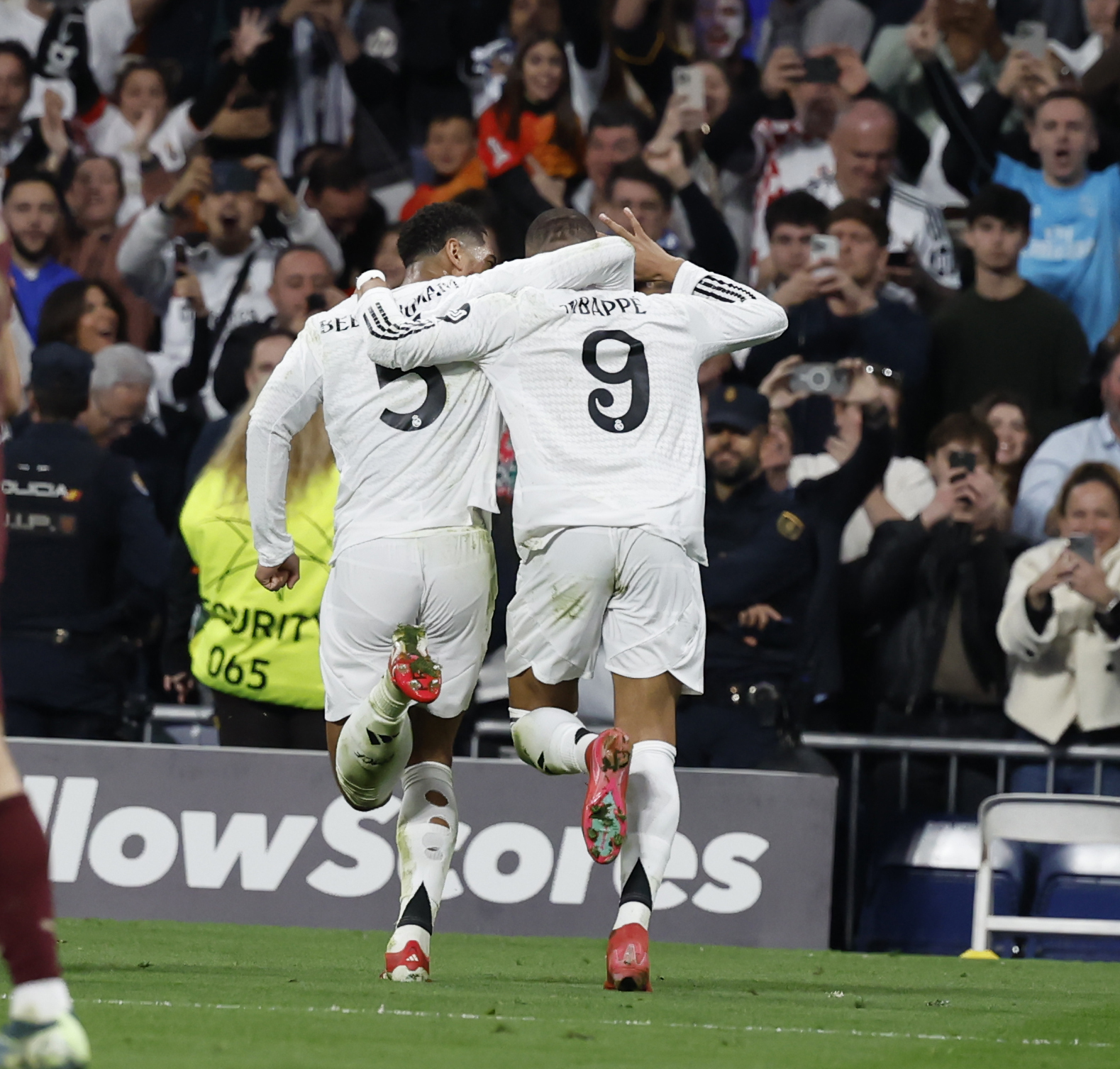 Mbappé y Bellingham, celebran uno de los objetivos contra la ciudad