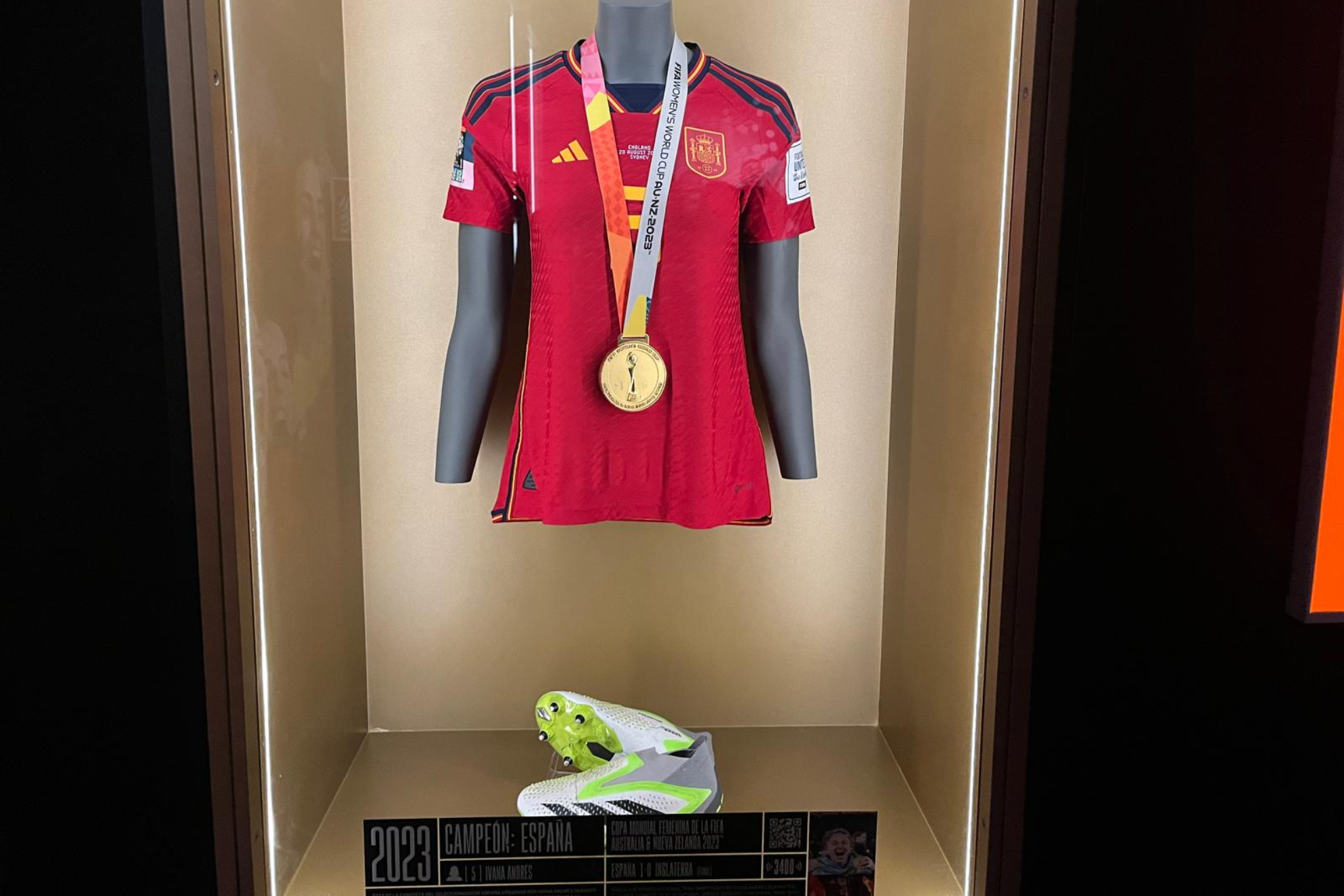 La camiseta de Ivana Andrés capitana de la Selección española de fútbol, que consiguió la Copa del Mundo en 2023