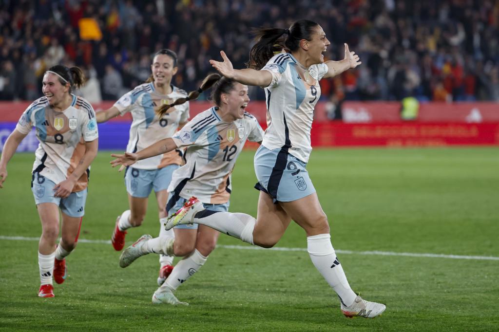 Cristina Martín-Prieto celebrando el tercer gol.