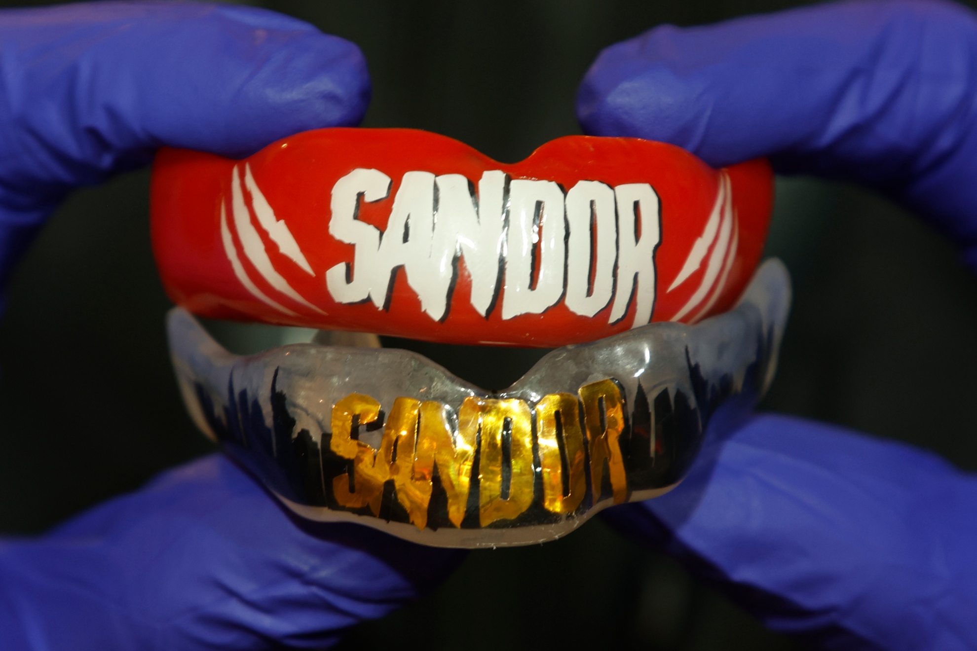 El bucal que usará Sandor en la pelea contra Puello.