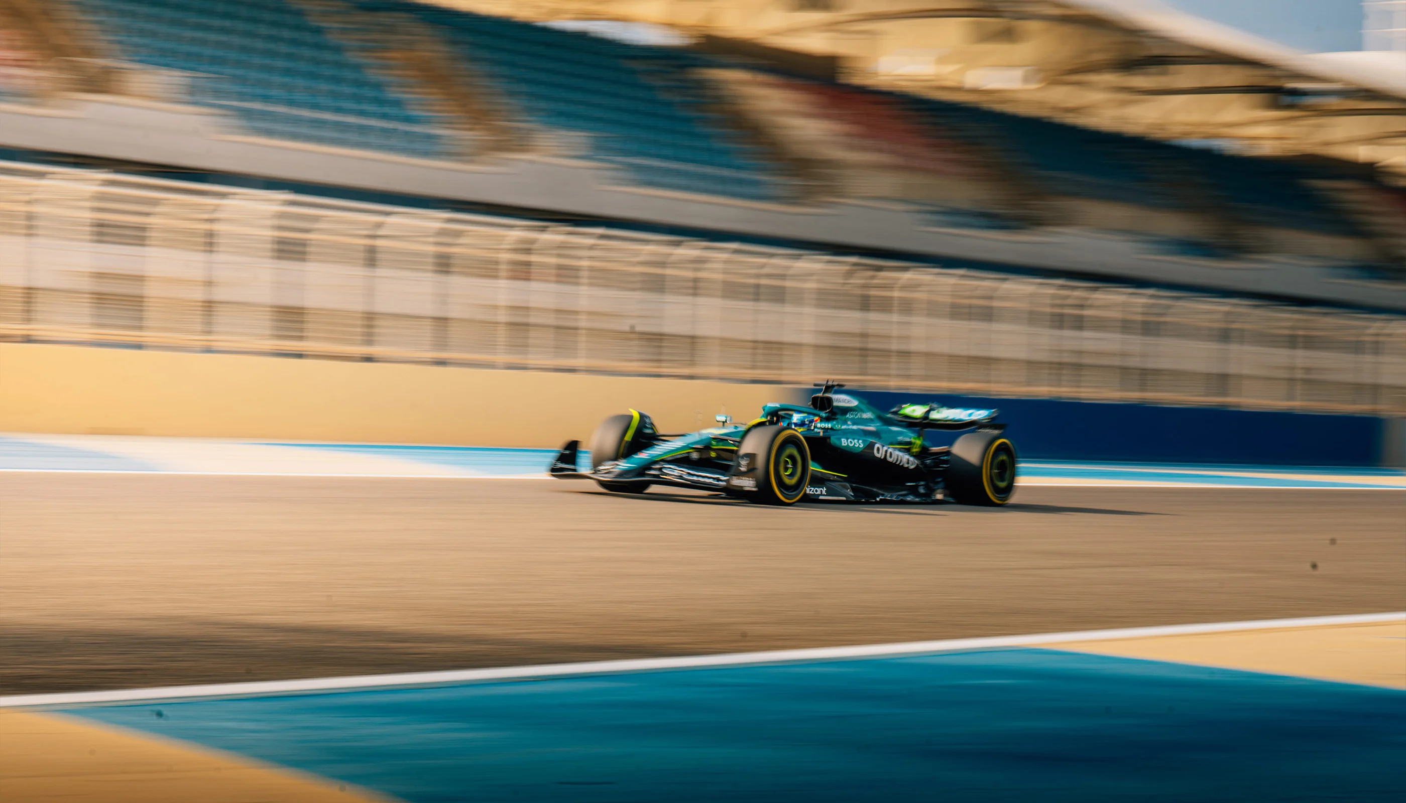 La rueda AMR25 con Alonso en Bahrein.