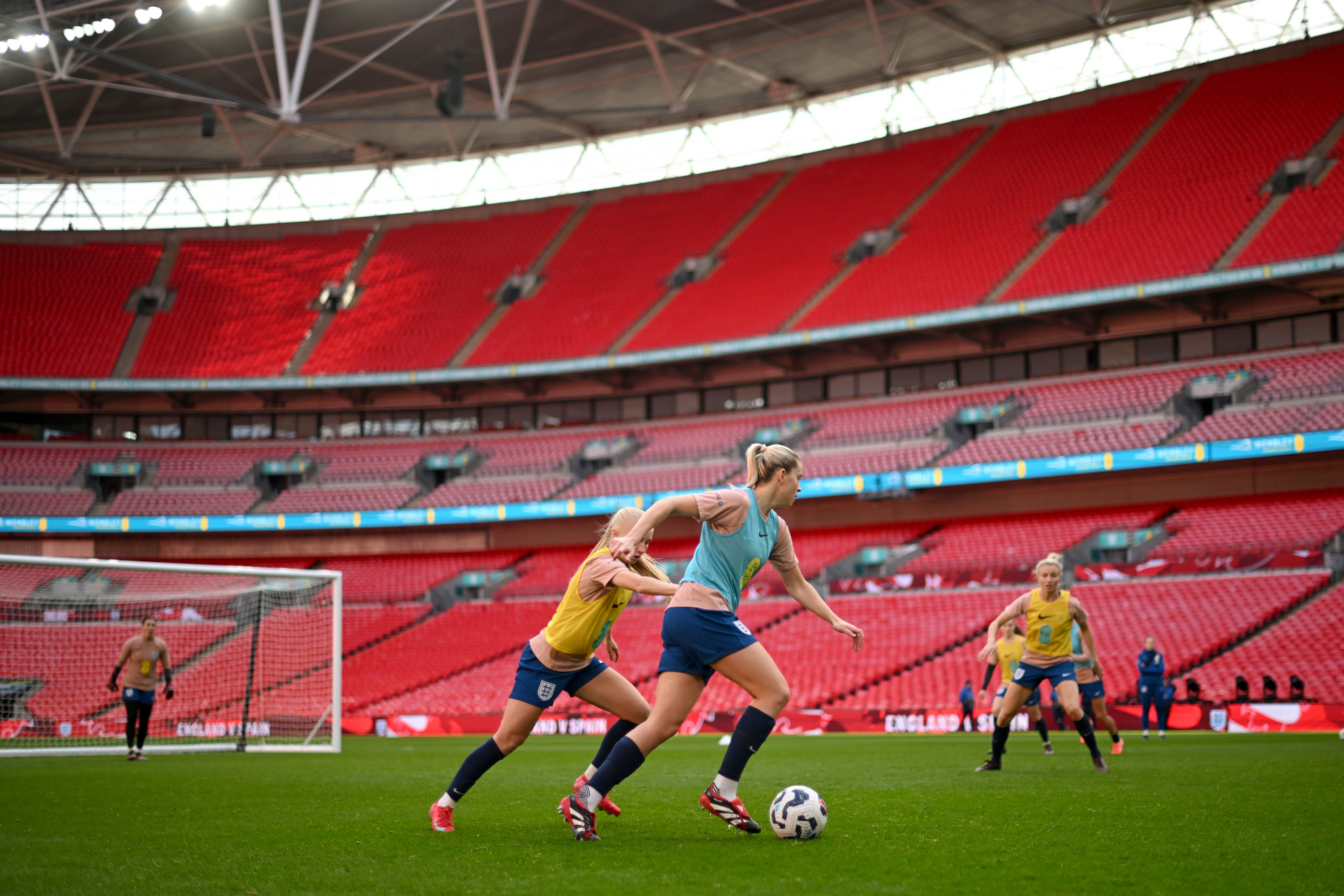 Las jugadoras de Inglaterra durante el entrenamiento oficial en Wembley