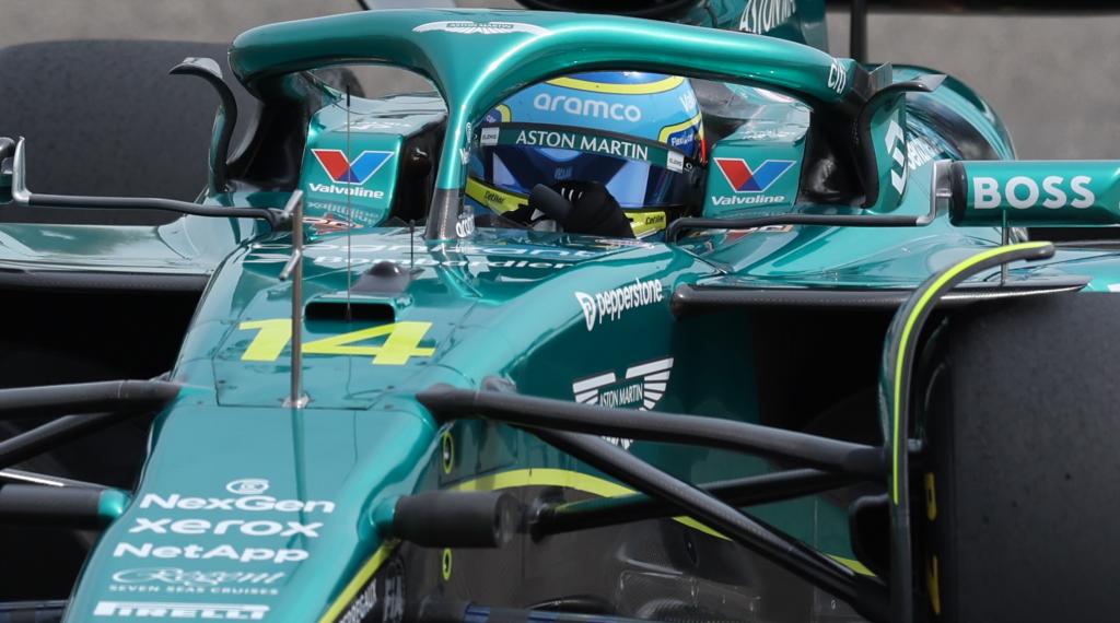 Alonso, con el AMR25 en Bahréin.