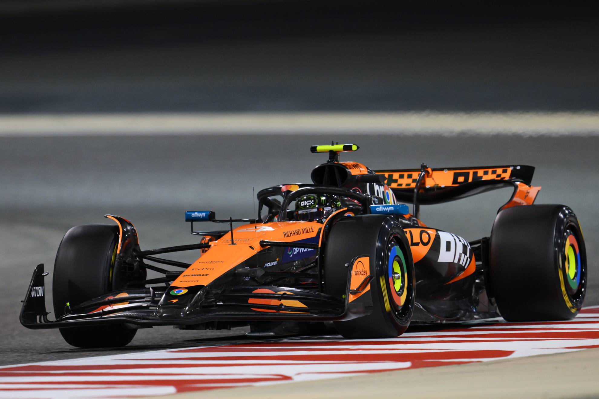 Norris, con el McLaren MCL39.