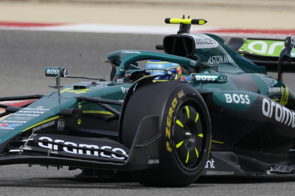 Otro ángulo de Alonso en el AMR25.