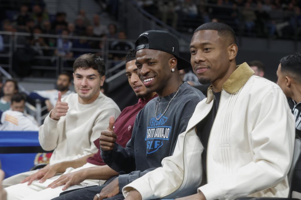 De izquierda a derecha, Brahim Díaz, Jude Bellingham, Vinicius Jr. y David Alaba.