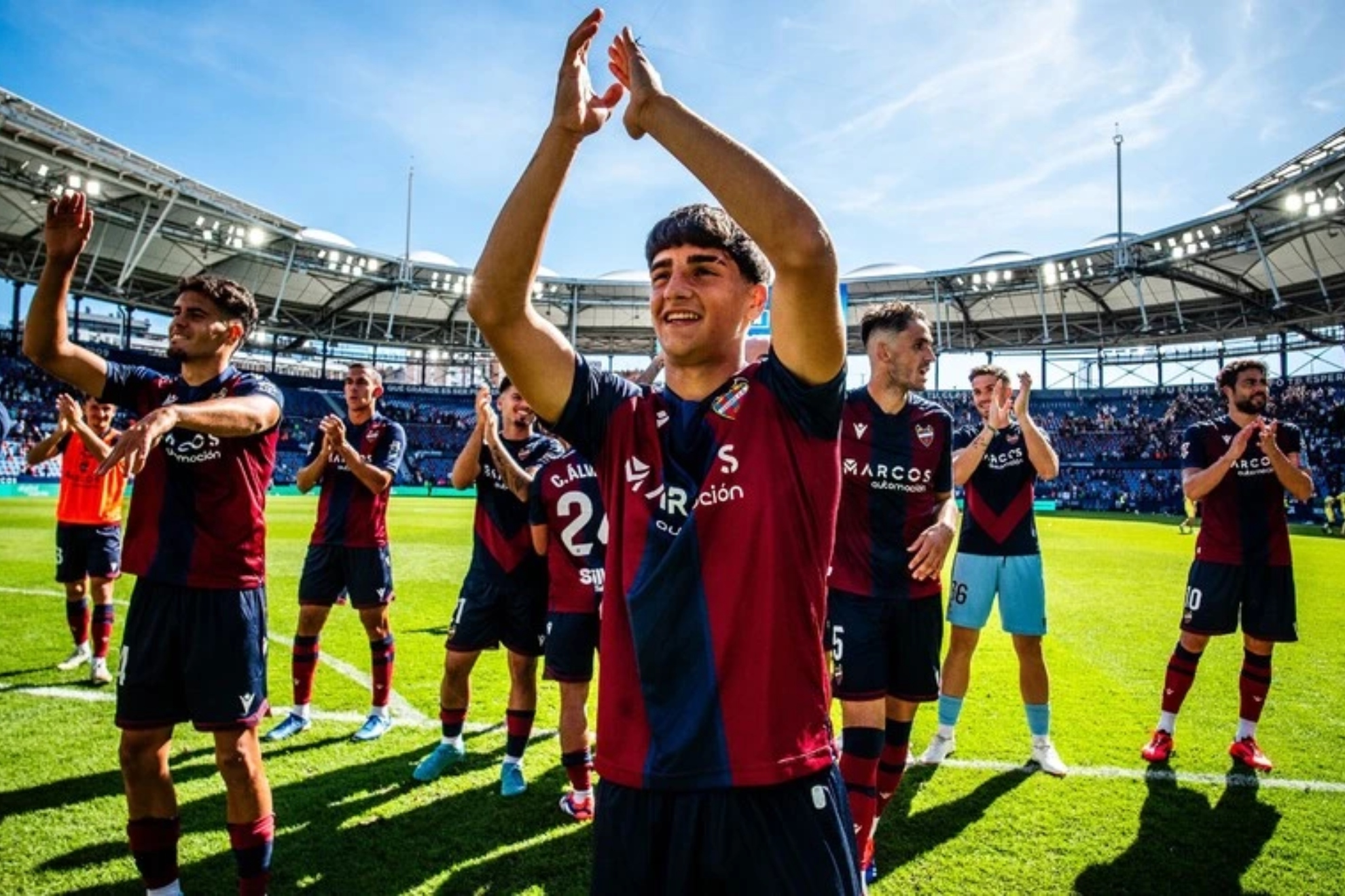 Víctor Jr. en su debut con el Levante en Segunda División