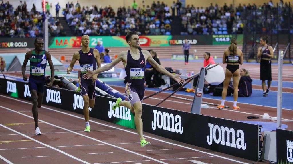 Adrián Ben, primero en meta en los 800 metros