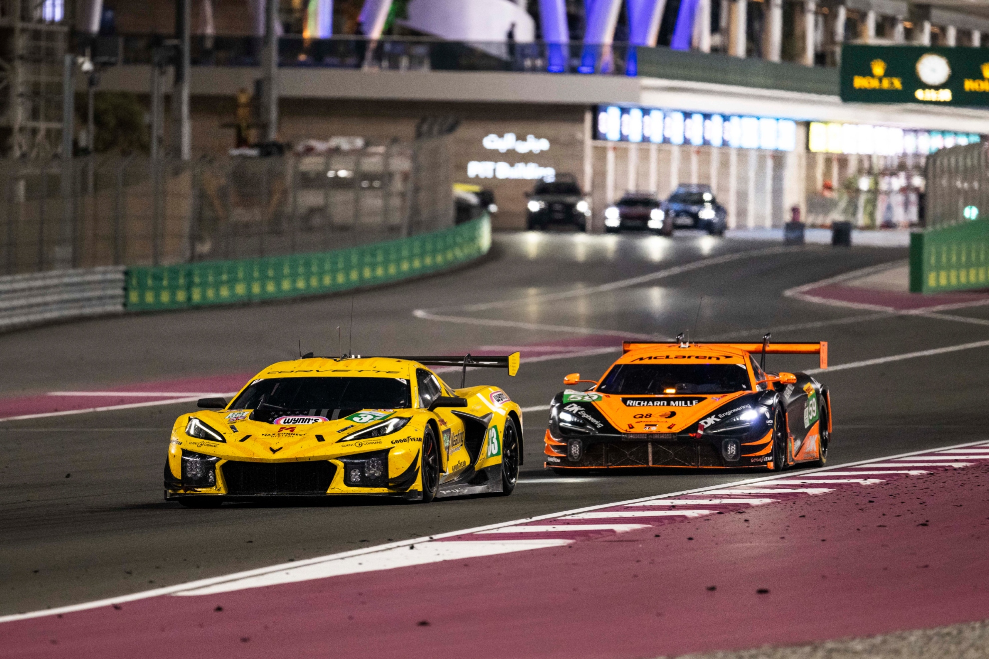 Juncadella luchó al límite con el McLaren #59, pero tuvo que ceder justo al final.
