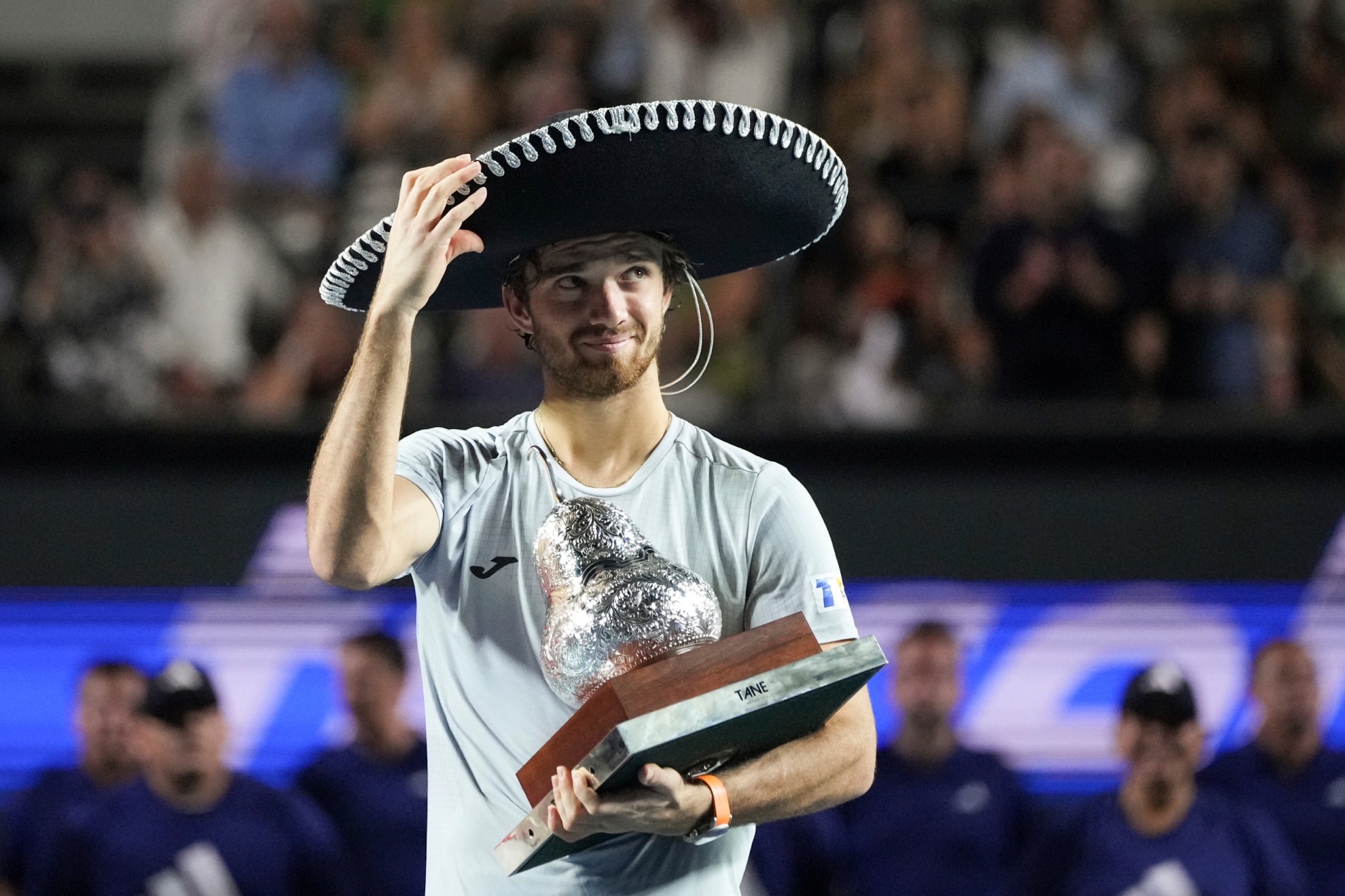 Machac, con el sombrero de mariachi.