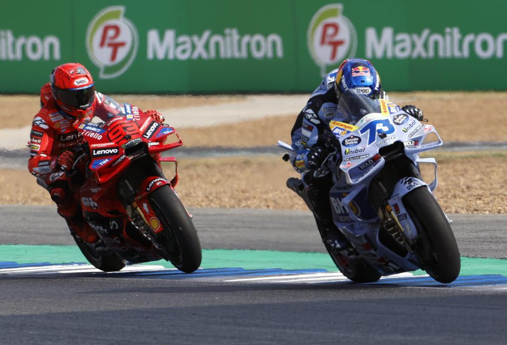 Álex, delante de Marc.