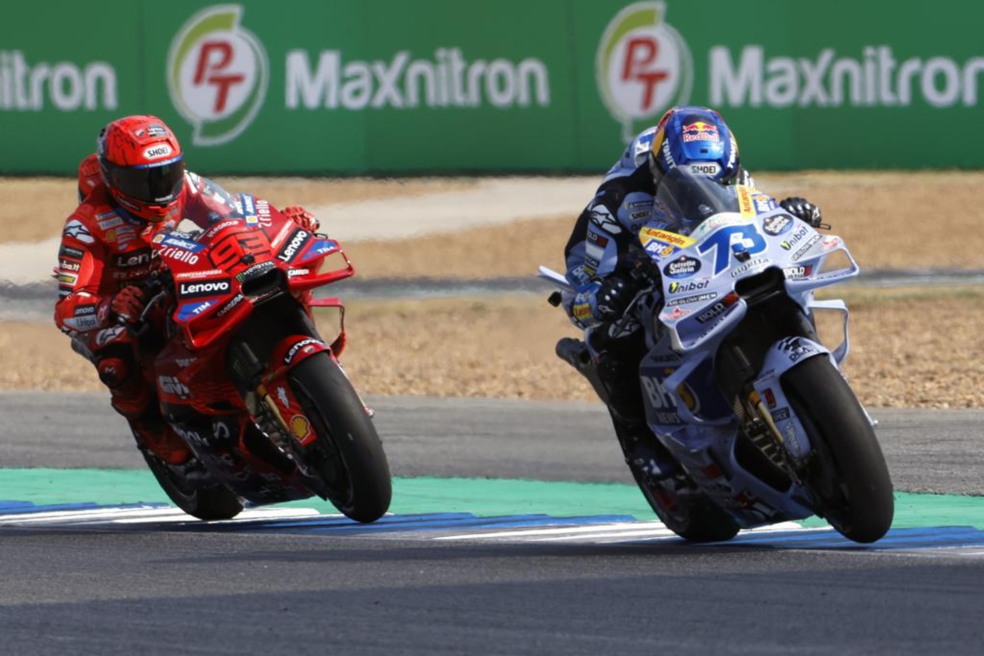 Marc Márquez, tras Álex, en Tailandia.