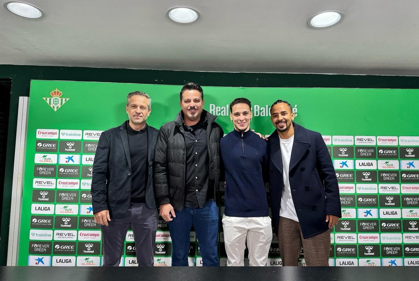 Antony, con Júnior Pedroso y su equipo de trabajo