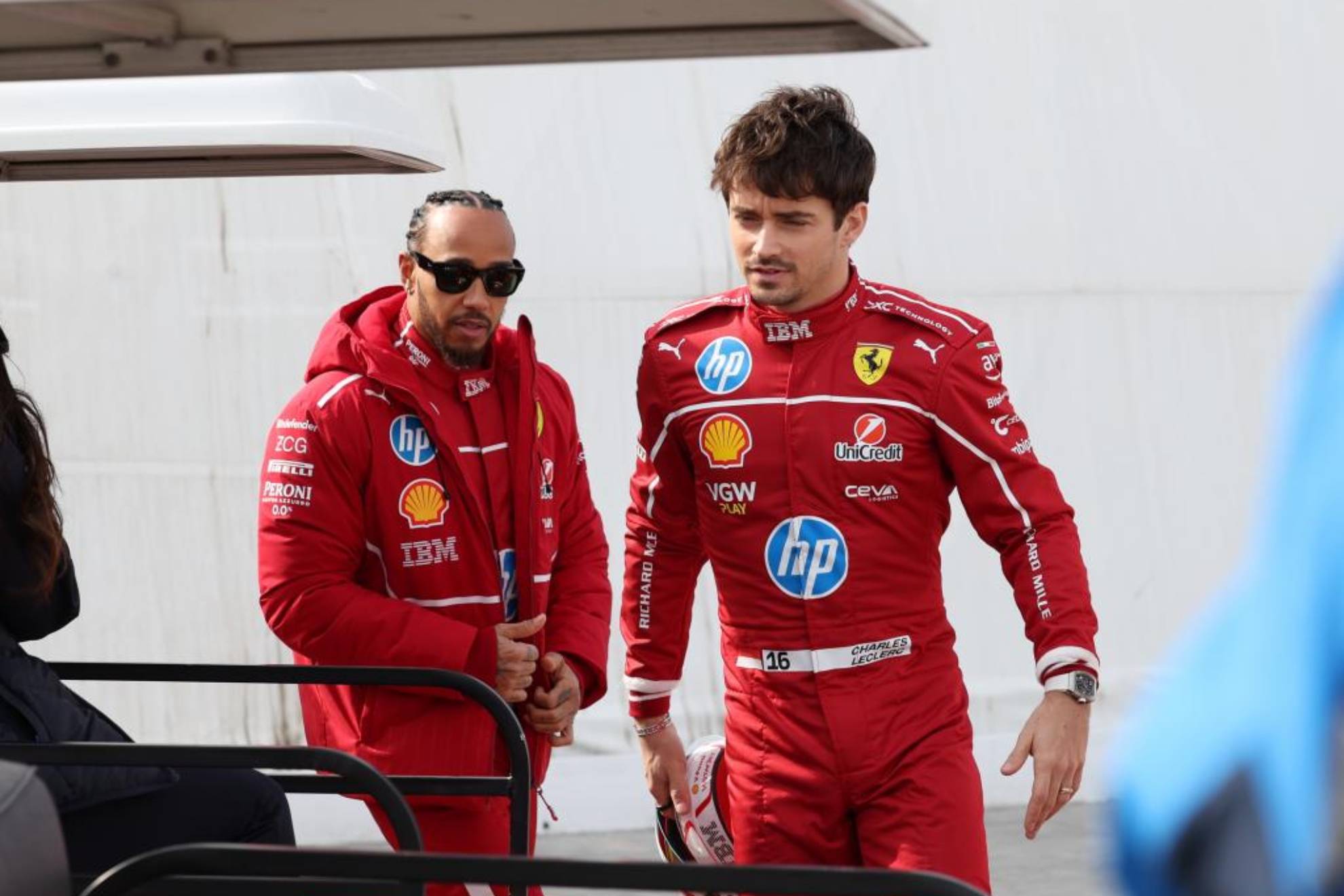 Charles Leclerc y Lewis Hamilton en el Circuito de Sakhir.