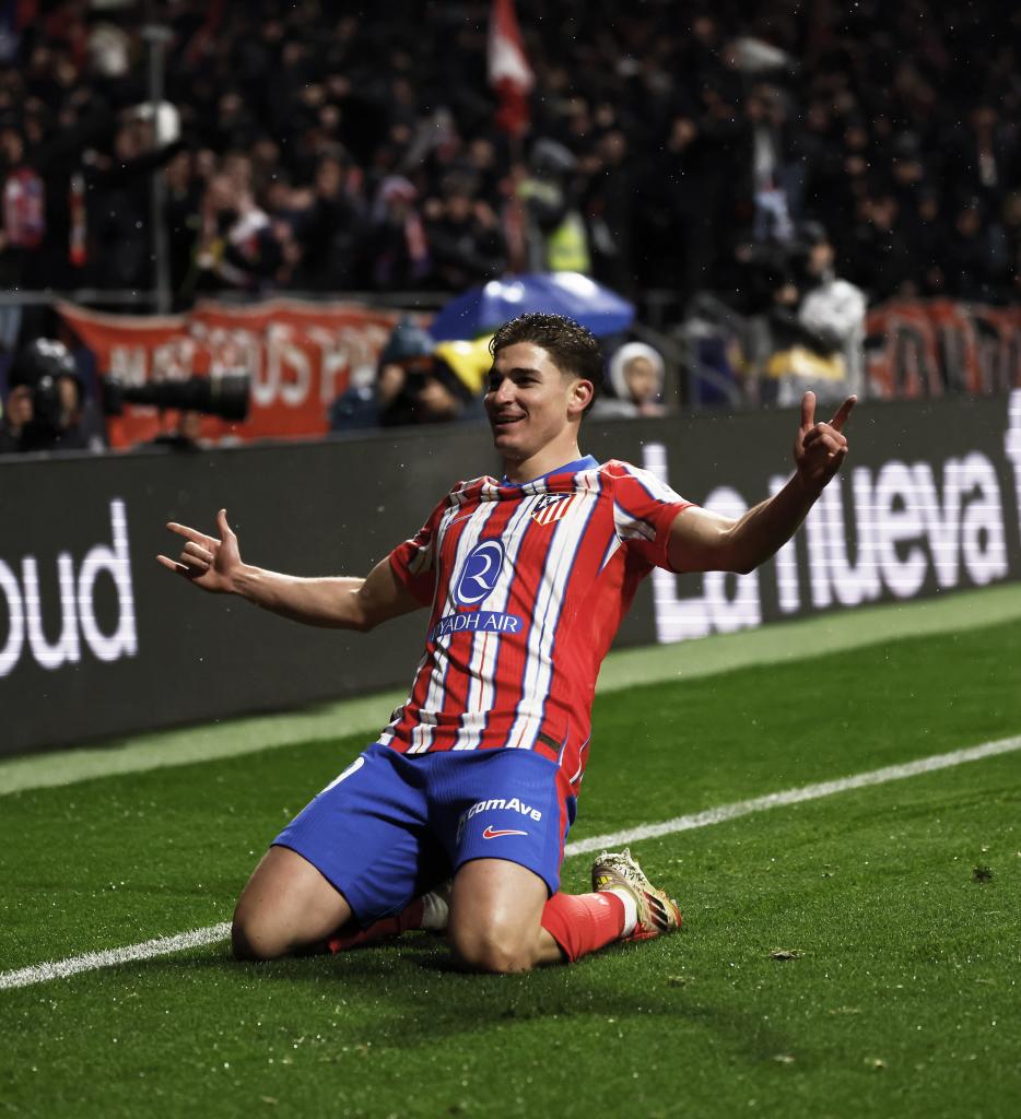 Julián Álvarez celebra su tanto contra el Athletic de Bilbao.