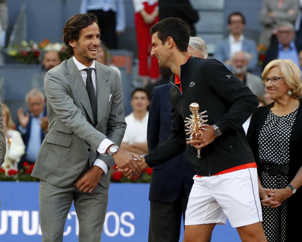 Feliciano López felicita a Novak Djokovic por el título de 2019.