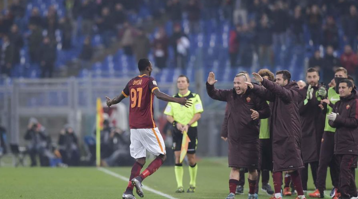 Sadiq marca su primer gol con la Roma ante el Genoa.
