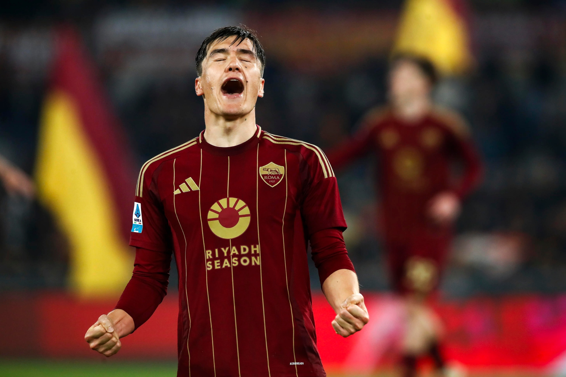 Eldor Shomurodov celebra su gol ante el Ahletic en Europa League.