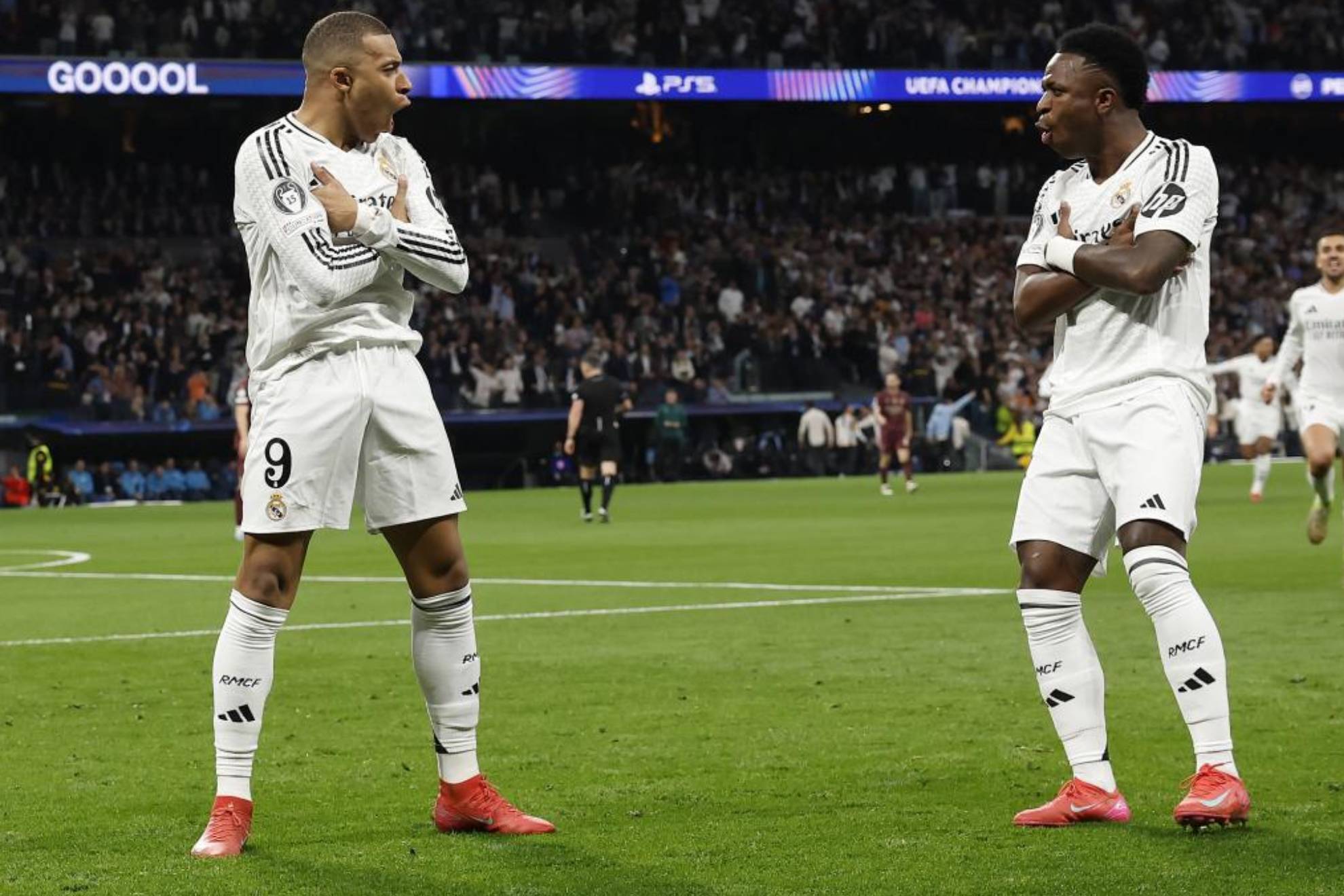 Mbappé y Vinicius celebran un gol ante el City en Champions.