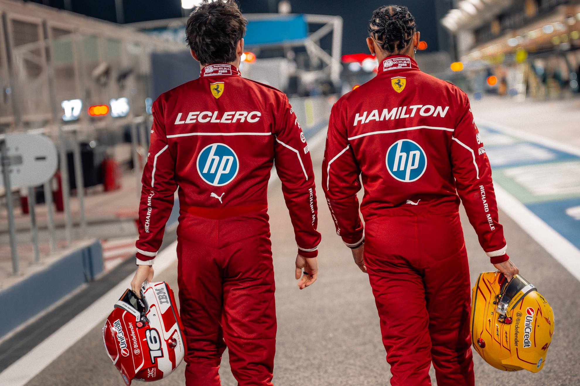 Leclerc y Hamilton, en los test de Bahréin.