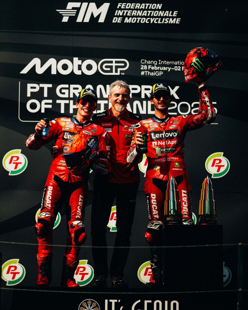 Márquez y Bagnaia, en el podio.