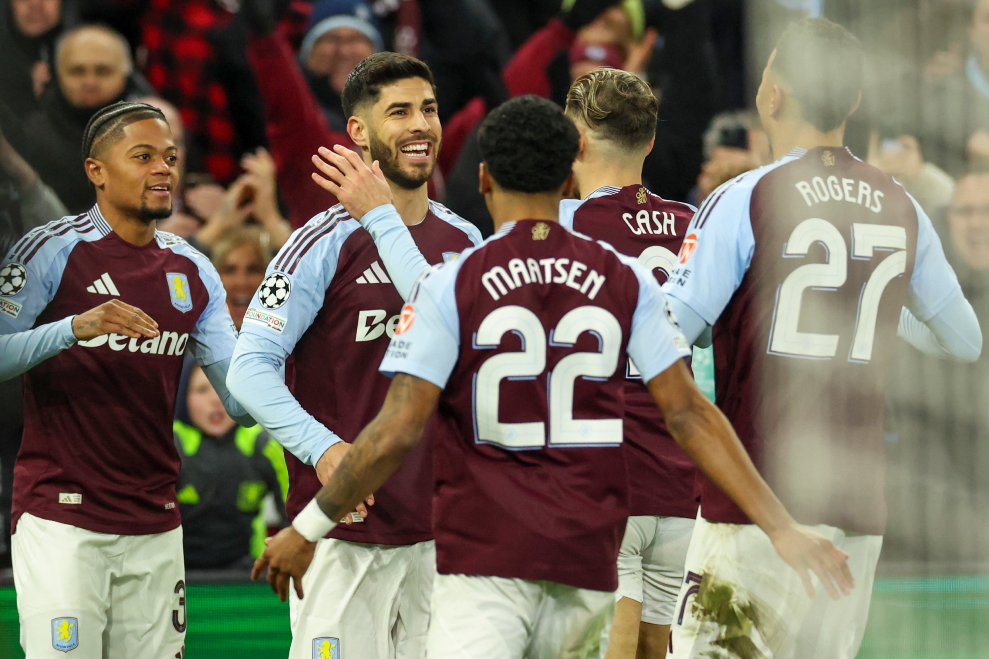 Marco Asensio marca para el Aston Villa.