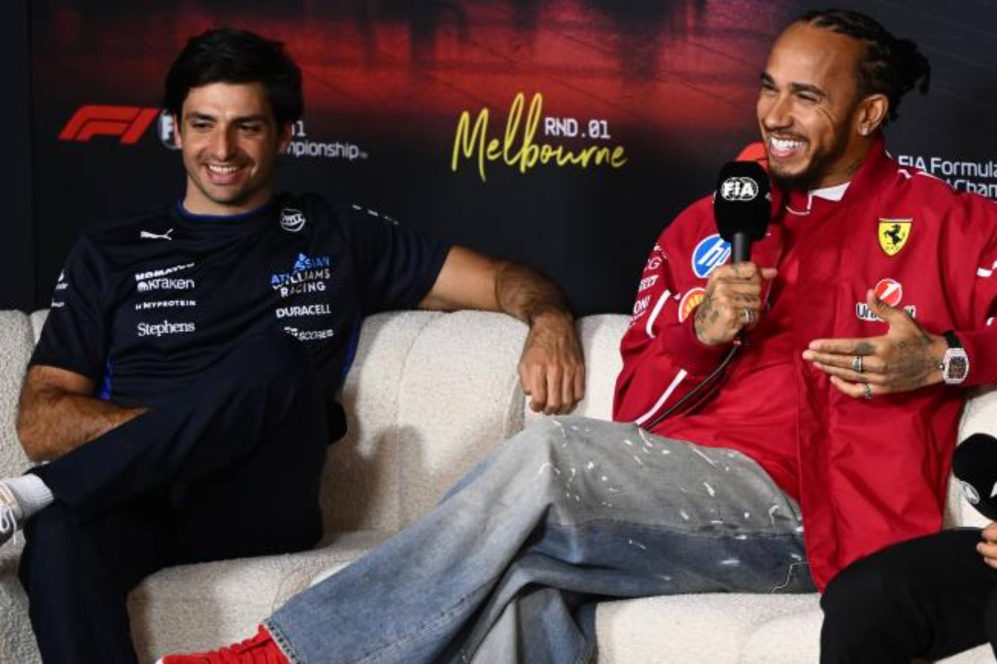 Sainz y Hamilton en la rdp previa al GP de Australia. Fuente: Marca