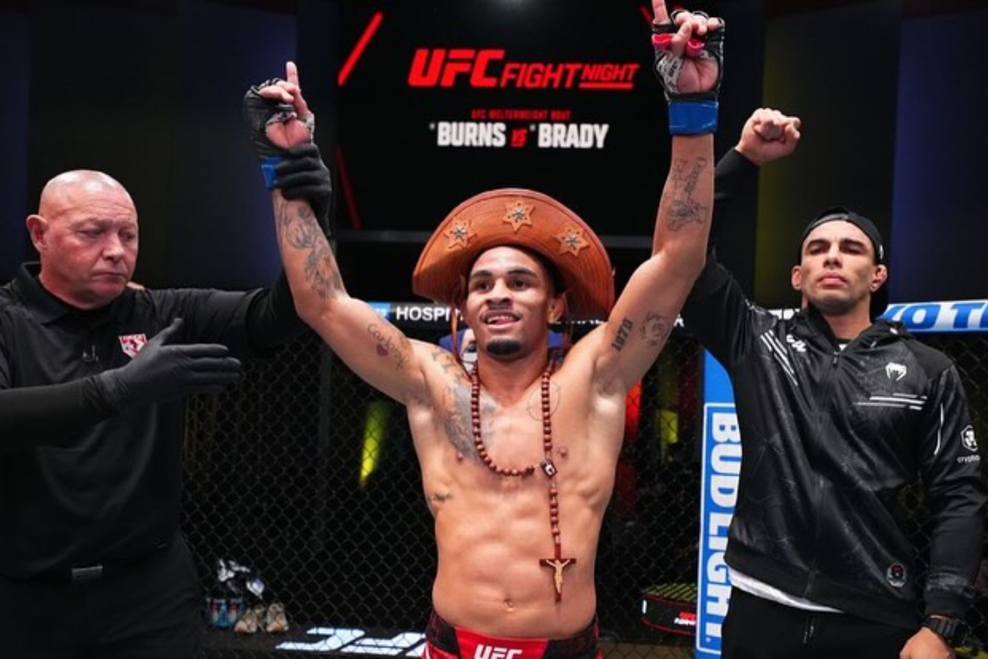 André Lima tras conseguir una victoria en la UFC.