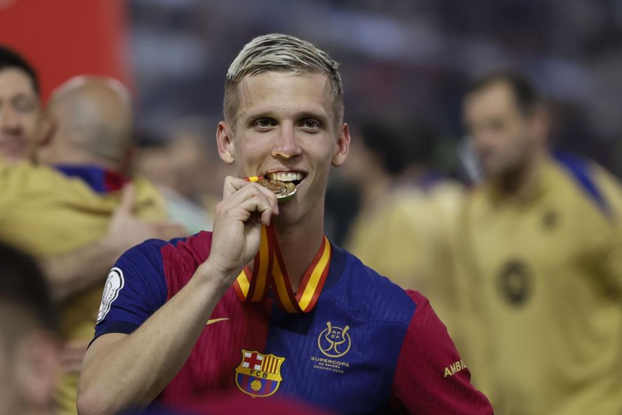 Dani Olmo celebrando la Supercopa de España.