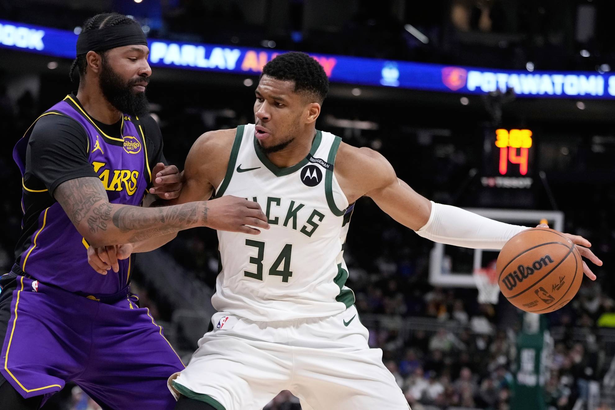 Luka Doncic explota con 45 puntos en unos Lakers huérfanos sin LeBron James