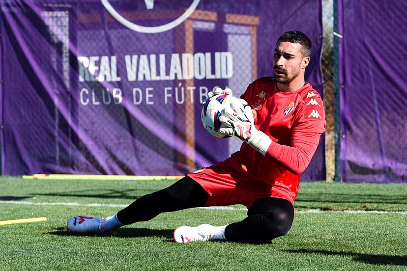 Sergio Asenjo en un entrenamiento con el Valladolid