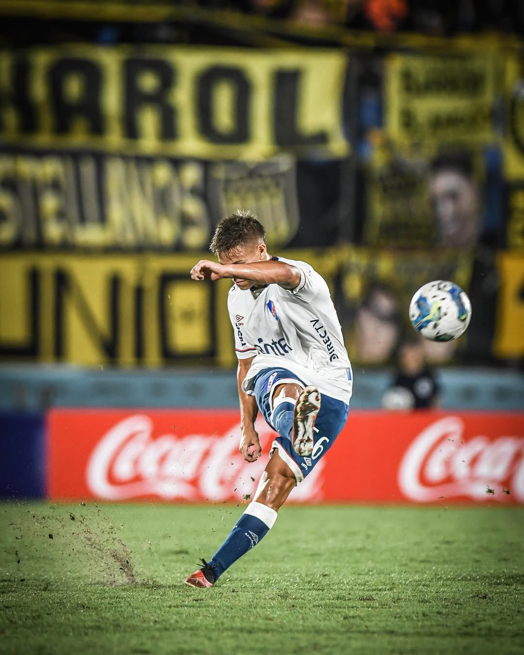 Jeremia Recoba en el clásico ante Peñarol.
