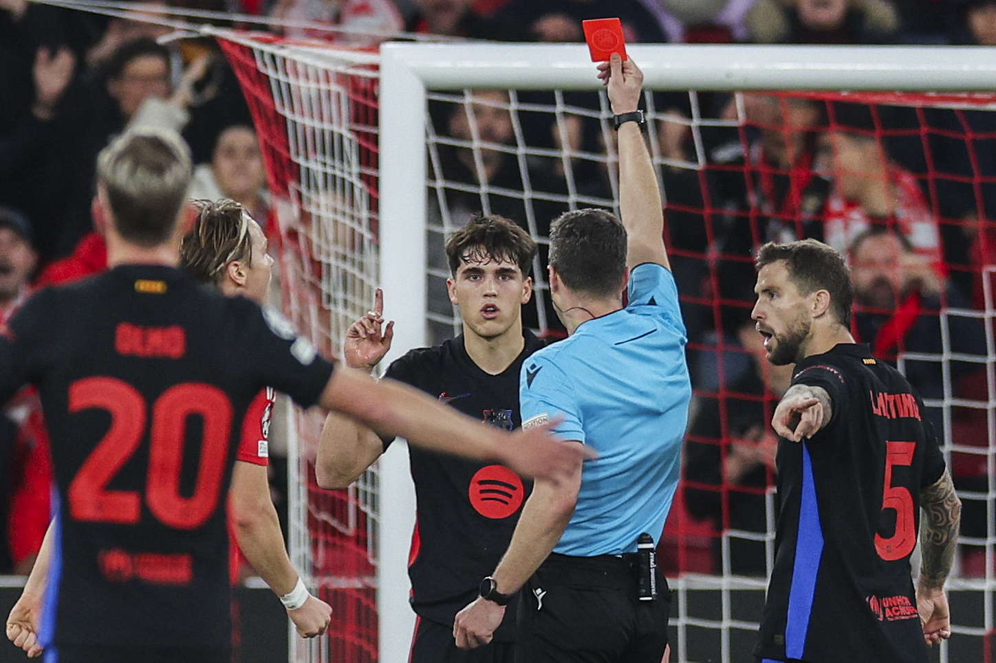 Momento de la expulsión de Cubarsí en Lisboa.