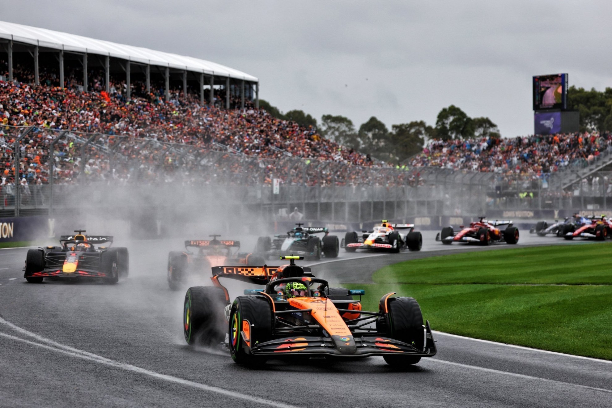 Salida del Gran Premio de Australia.
