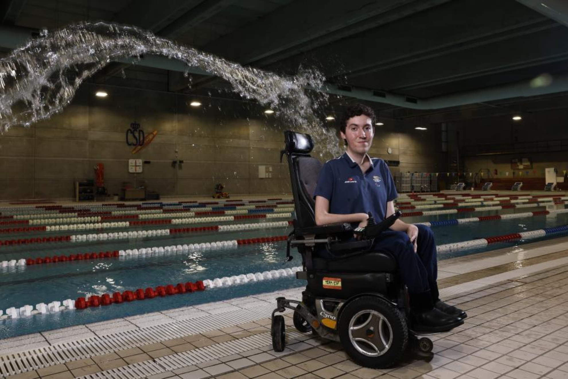 Miguel Ángel Navarro posa para MARCA en la piscina del CAR de Madrid.