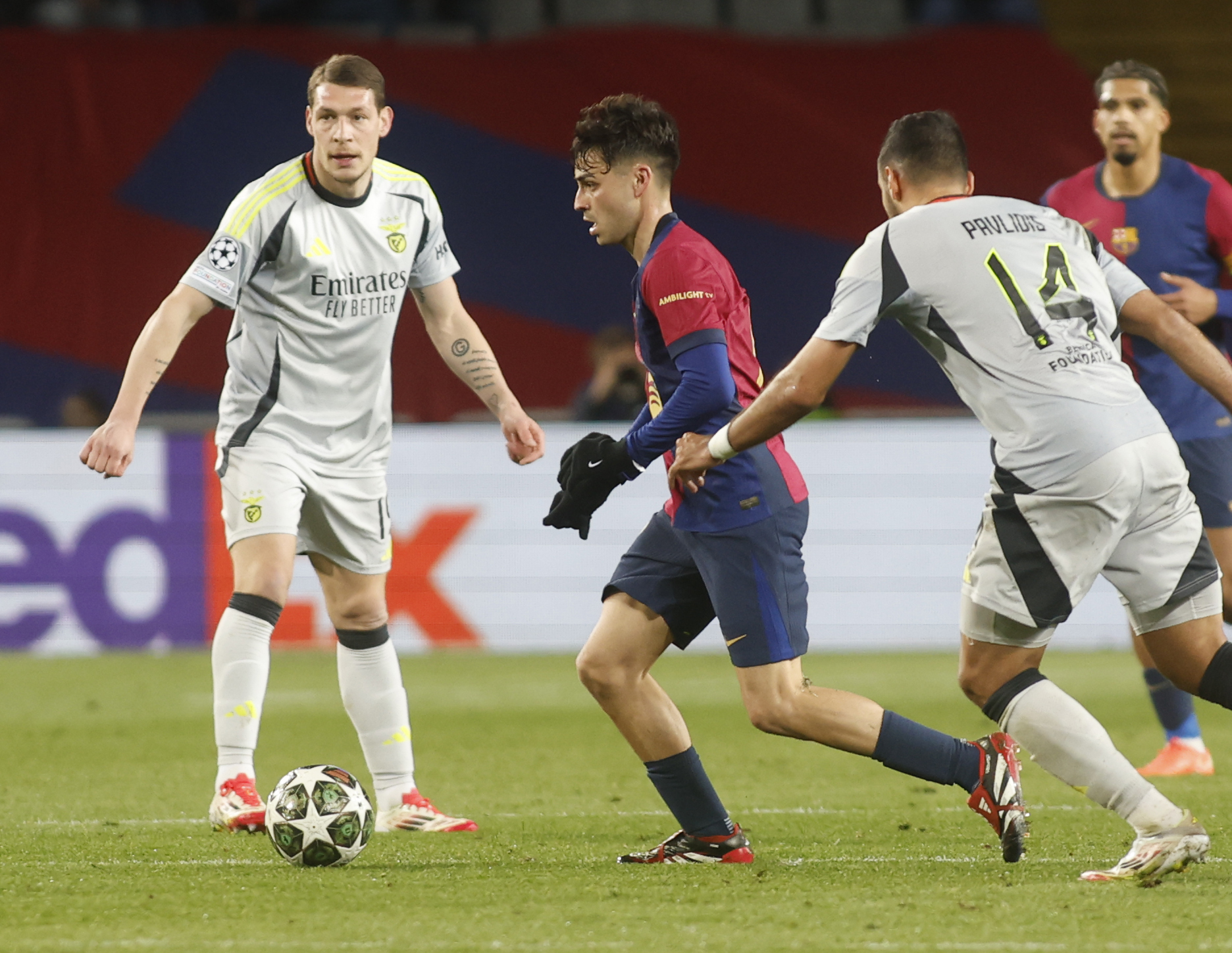 Pedri, en el partido ante el Benfica de Champions.