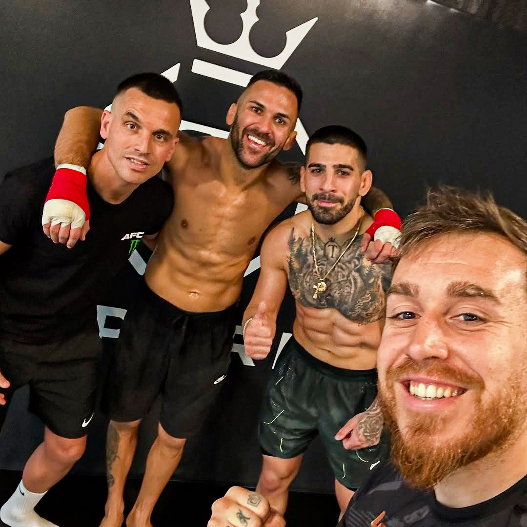 Hecher Sosa e Ilia Topuria, junto a Mario Alonso y Javi Climent.
