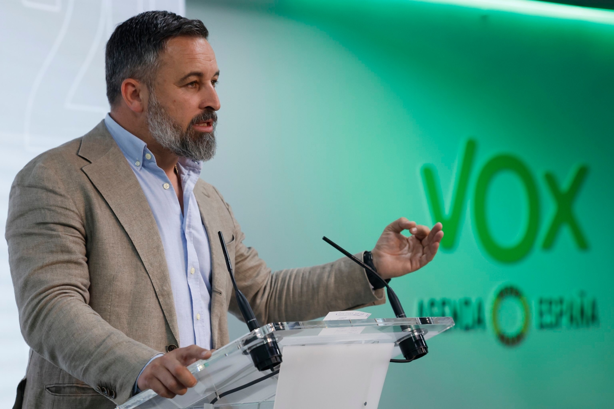 Santiago Abascal da la bienvenida a su quinto hijo, Hernán: 