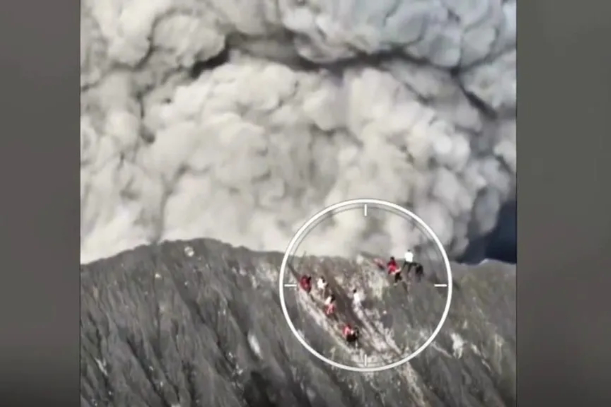 24 escaladores, al borde de la muerte por subir a un volcán