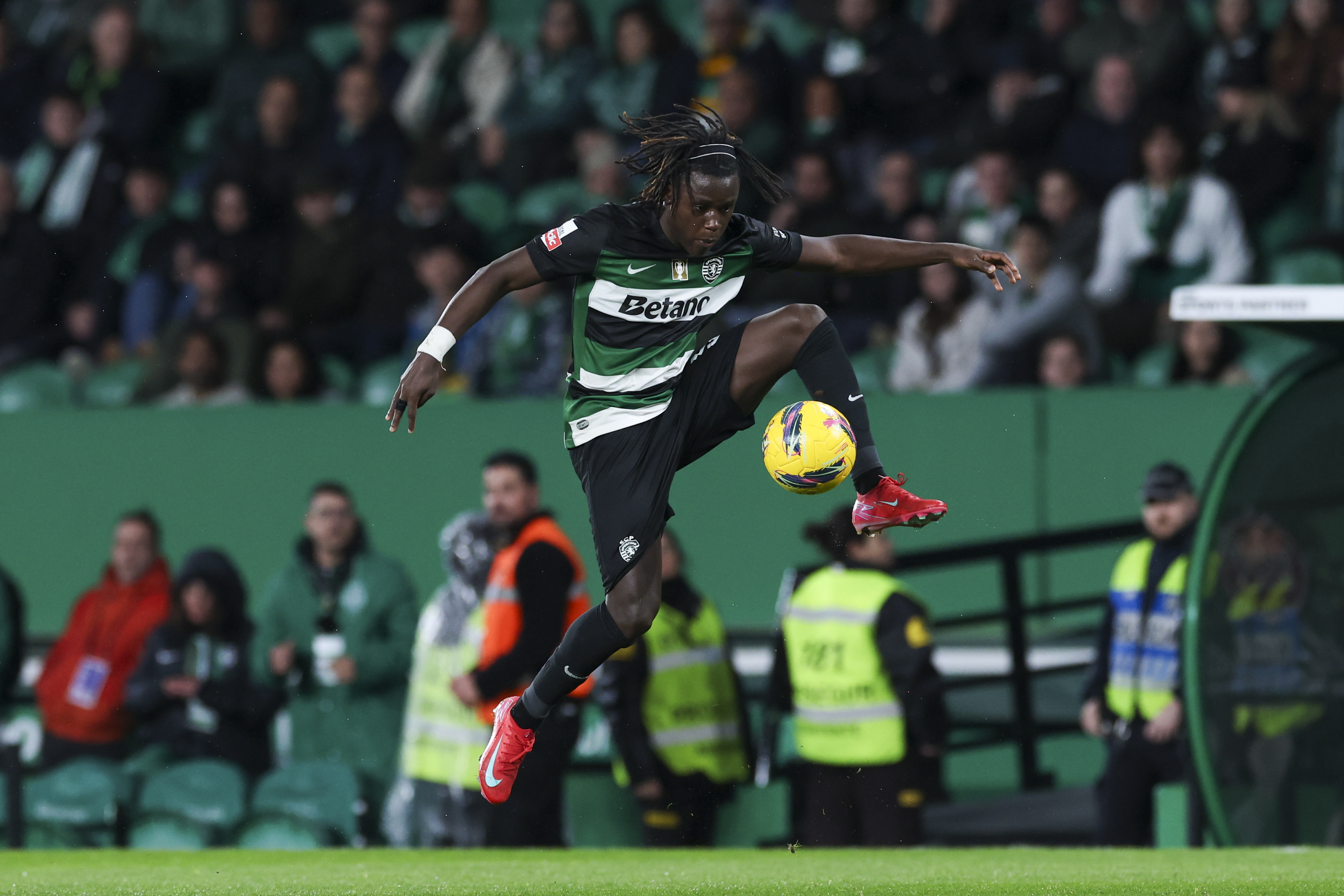 Lisbon (Portugal), 15/03/2025.- Sporting CP's Geovany Quenda in action during the Portuguese First League soccer match between Sporting CP and Famalicao, in Lisbon, Portugal, 15 March 2025. (Lisboa) EFE/EPA/JOSE SENA GOULAO
