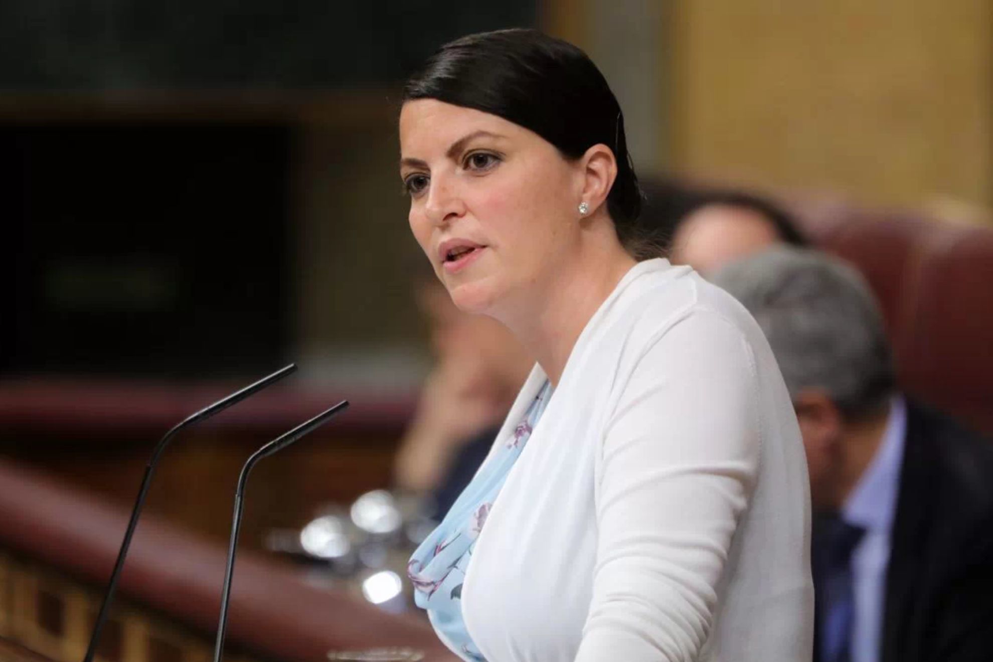 De qué trabaja Macarena Olona, edad, y cuánto cobra después de estar en política?