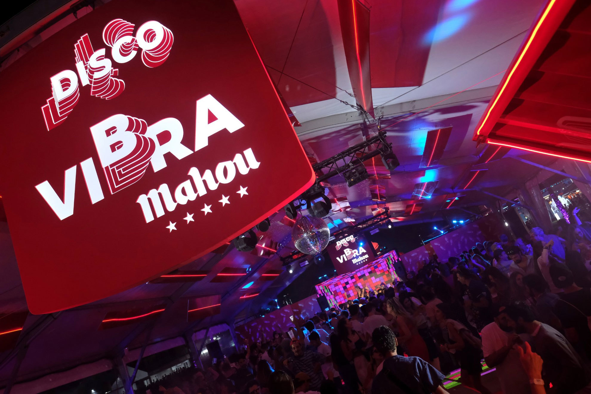 vibra-mahou-llenar-de-luz-y-de-color-mad-cool-festival-con-una-gran-feria