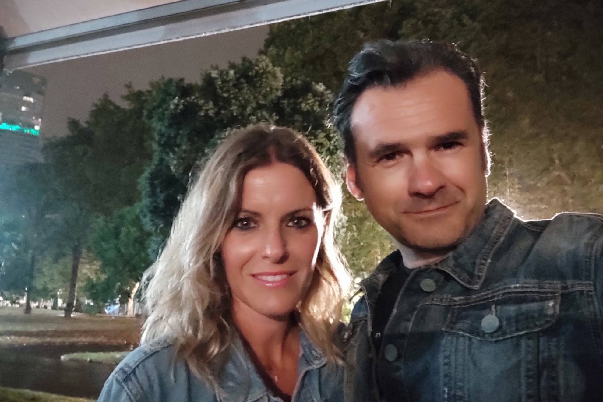 Un grupo de aficionados taurinos insultan a Iñaki López y Andrea Ropero: "Rojos de mierda"