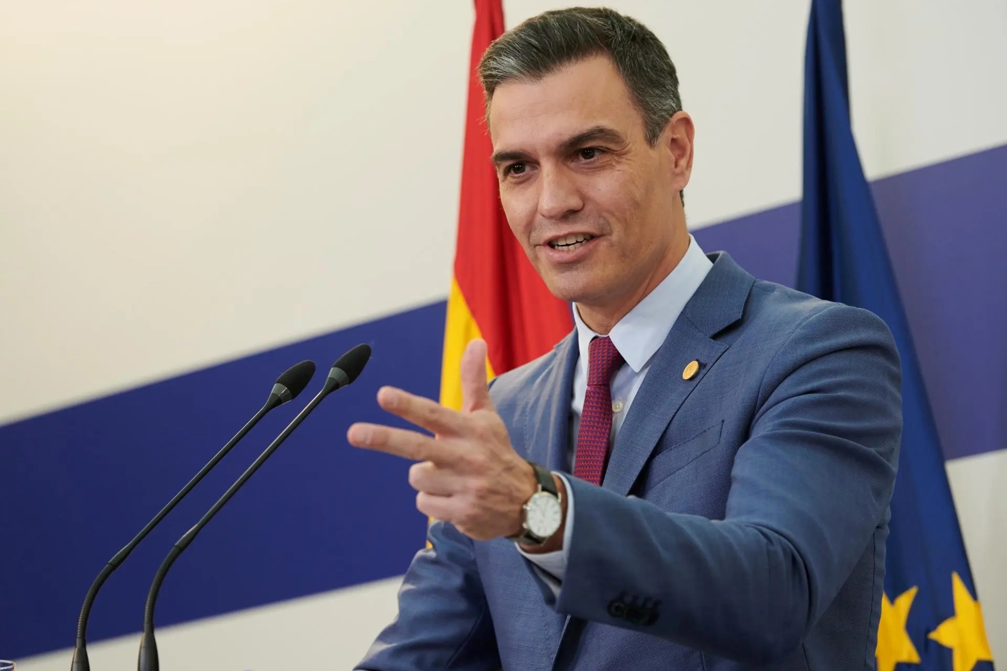 Pedro Sánchez felicita "las fiestas", omite la palabra 'Navidad' y desata  la polémica en redes sociales: "Dimite"