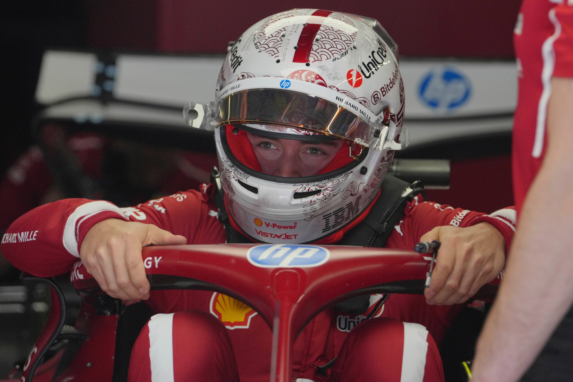 Charles Leclerc durante la sesión de entrenamientos libres en el GP de China.