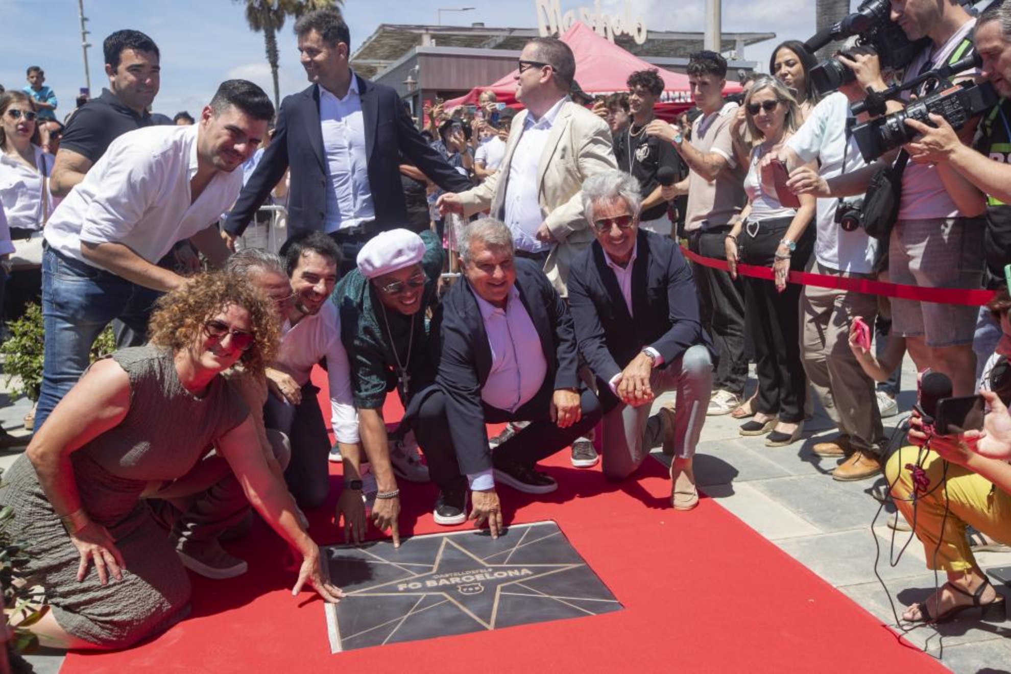 Ronaldinho y Laporta juntos en un homenaje en Castelldefels