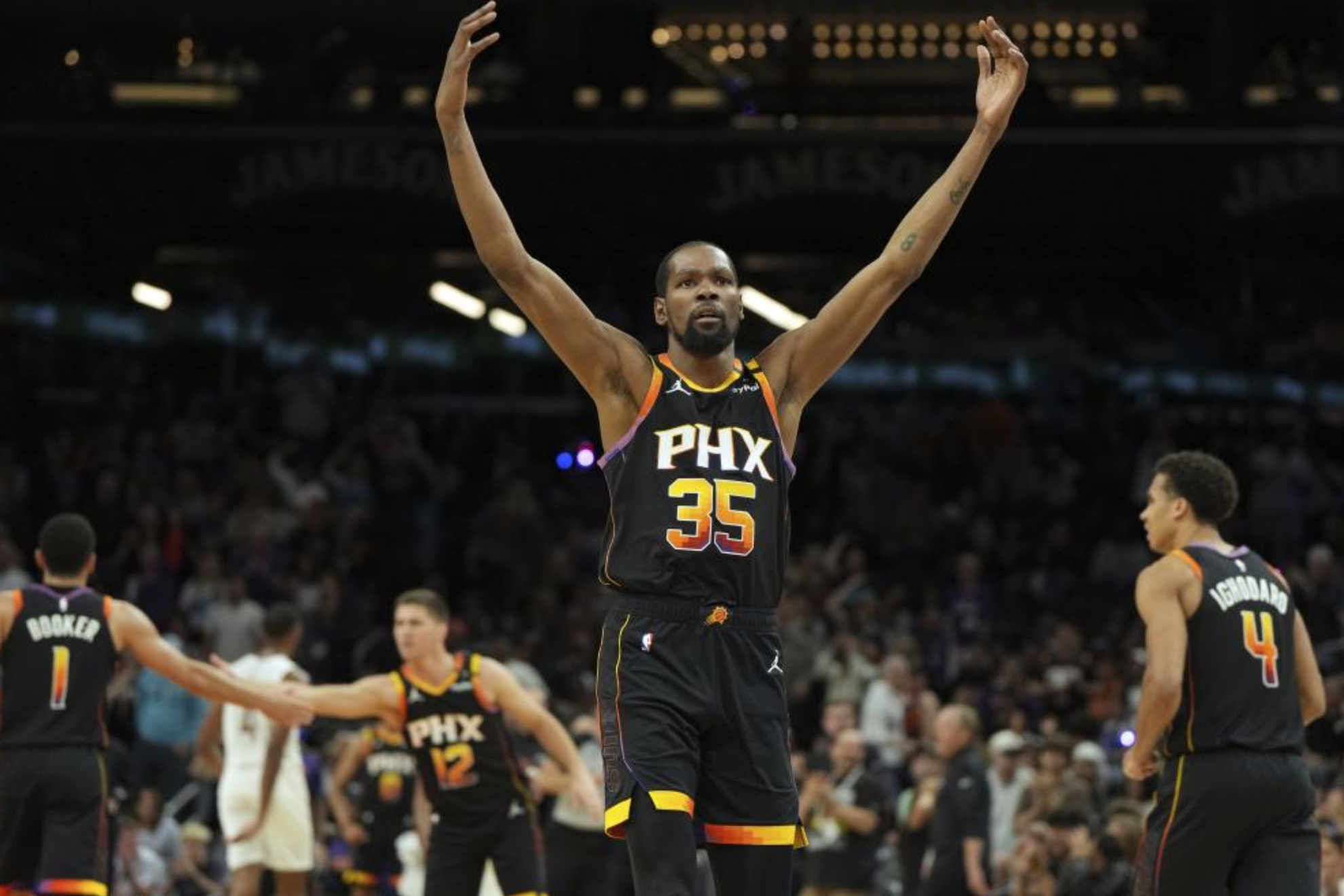 Kevin Durant celebra una acción durante el partido ante los Cavs.