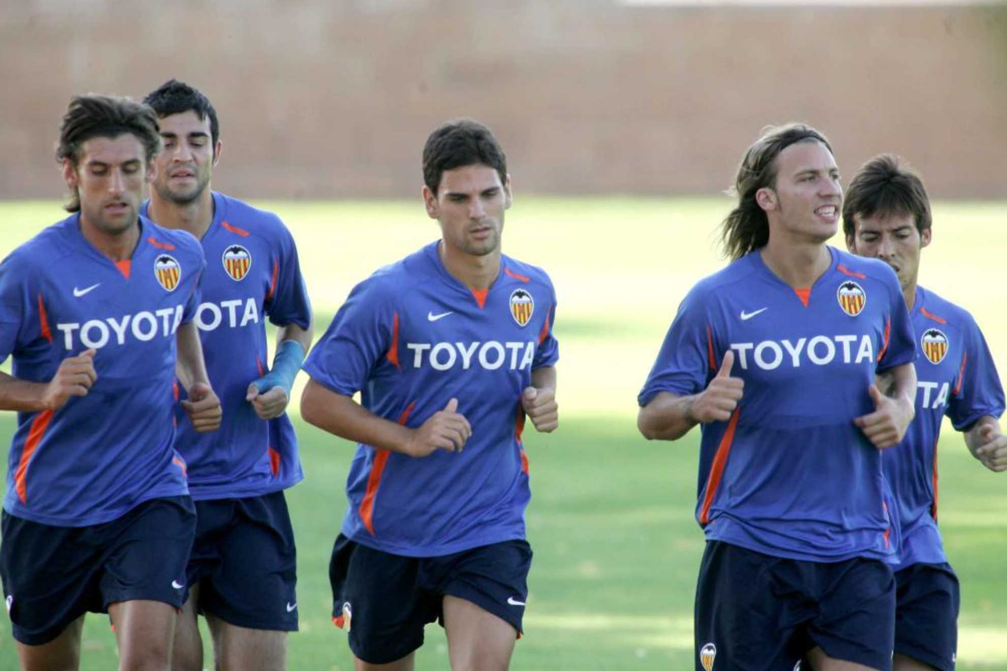 Gavilán, junto a Angulo, Albiol, Alexis y Silva en un entrenamiento en su etapa en el Valencia.