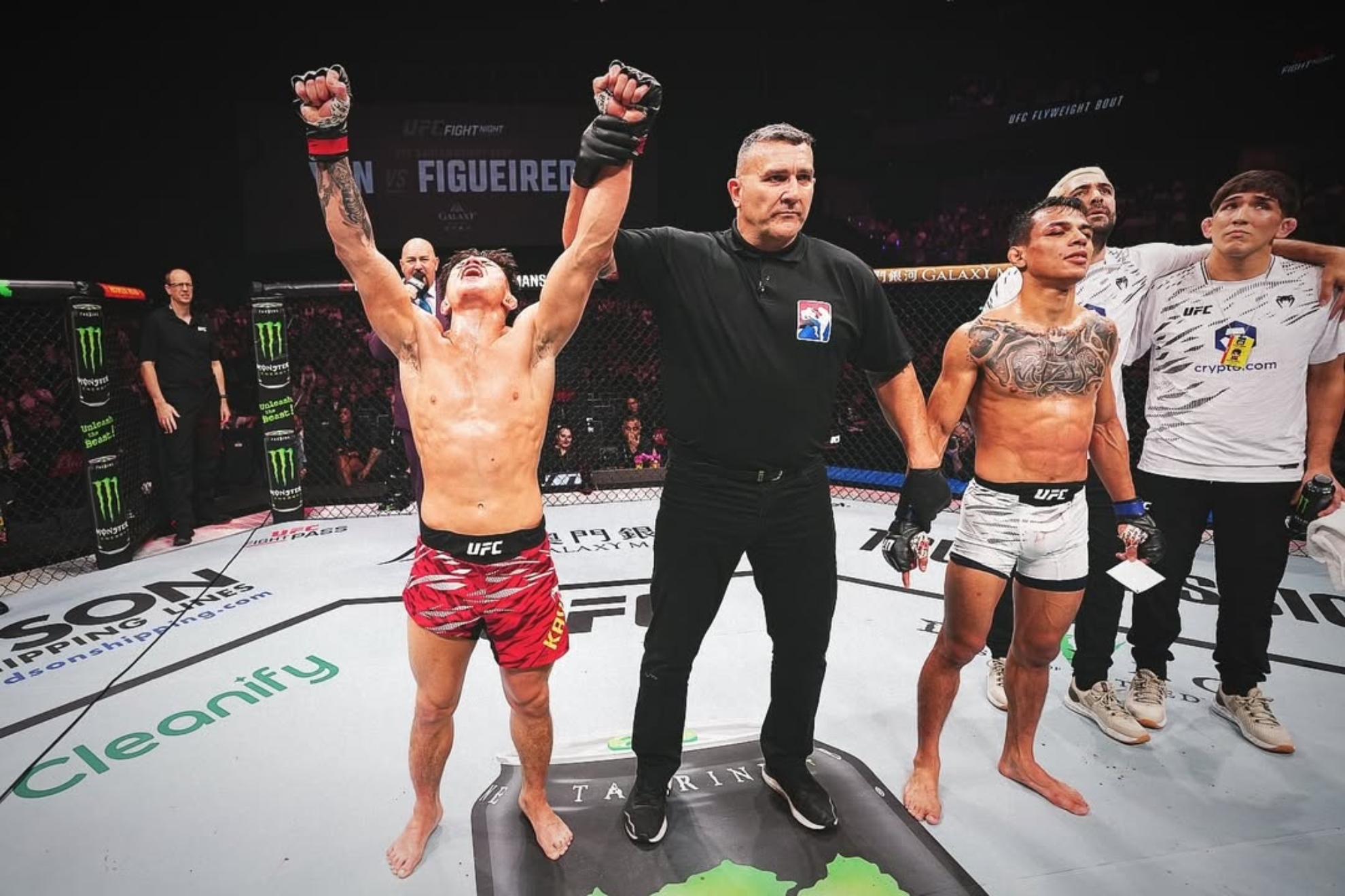 Lone'er Kavanagh, tras su primera victoria en la UFC.
